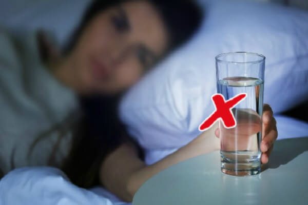 Vai jūs arī uz nakti atstājiet ūdens glāzi pie savas gultas? Nekad nedzeriet šo ūdeni no rīta!