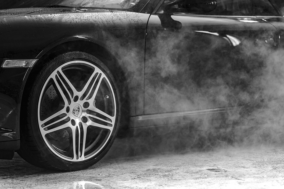 Vai zināji, ka pēc tavas automašīnas izplūdes gāzēm var noteikt, kas kaiš spēkratam?
