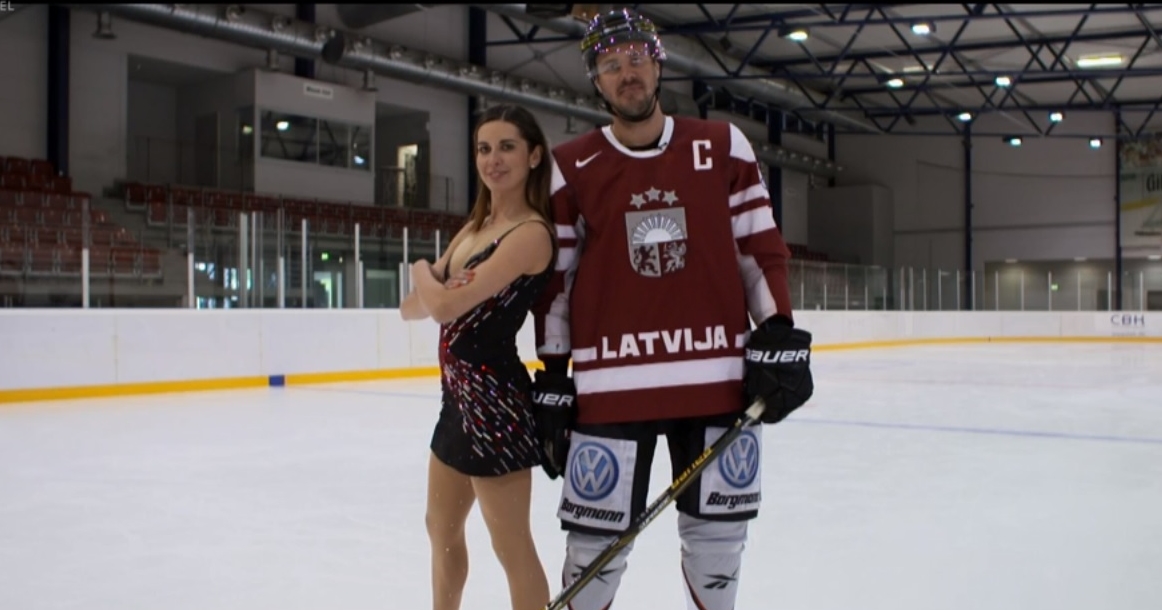 To ir vērts redzēt: Hokejists Herberts Vasiļjevs kļūst par daiļslidotāju! VIDEO