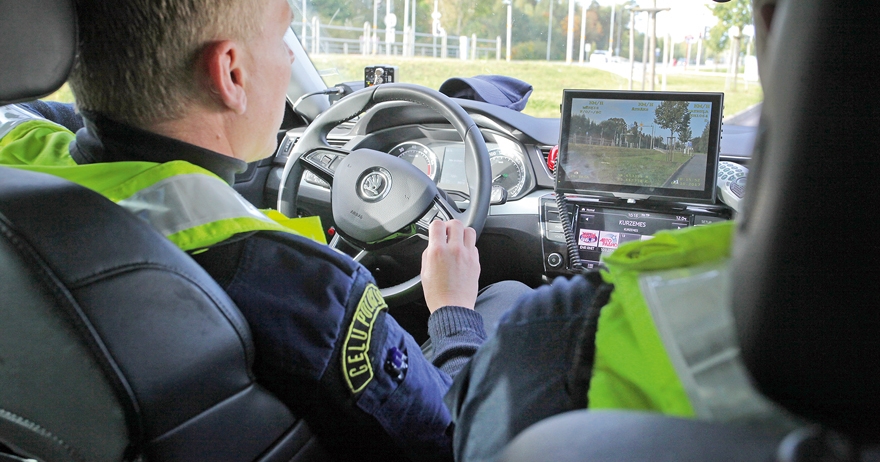 Reidu laikā uz Latvijas ceļiem atklāj bīstamu paradumu autovadītāju rīcībā