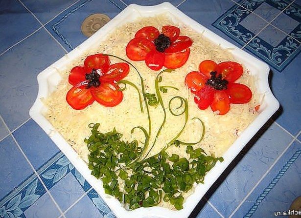 Salāti “Dāmu kaprīzes” ar vistas gaļu – ēdiens 8. martam