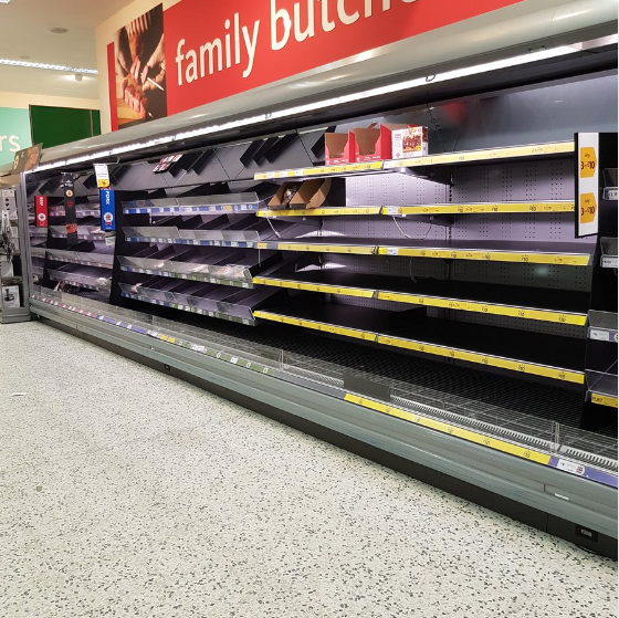Briti dēļ lielā sniega šobrīd saprot, kas ir deficīts! Šausminošas fotogrāfijas no lielveikaliem.