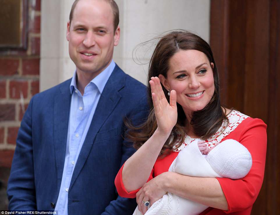 Keita Midltone un Princis Viljams šodien sagaidījuši savu trešo bērniņu, puisītis jau publiski parādījies sabiedrībā