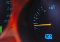 Beidzot noskaidrots, cik tālu tava automašīna var nobraukt patiesībā, kad degvielas rādītājs būs uz nulles!