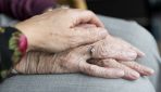Pāris, kas nodzīvojis laulībā vairāk nekā 60 gadu, nomirst vienā dienā pēc inficēšanās ar koronavīrusu