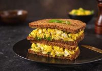 Olu salāti ar sieru bez majonēzes: garšīga un veselīga recepte