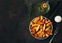 Kā uzcept kartupeļus ar kraukšķīgu garozu: vienkāršākais veids ar labāko efektu
