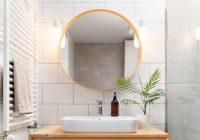Ko darīt, lai vannas istabas spogulis neaizsvīstu: 2 efektīvi ieteikumi