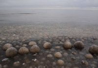 FOTO. Ko tādu nebūsiet redzējuši! Rīgas līča pludmalē novērota ļoti reta dabas parādība: skaidro Toms Bricis