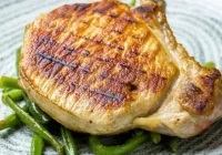 Cūkgaļas steiks: garda gaļas ēdiena recepte pusdienām vai vakariņām