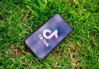 13 štatos un Vašingtonā pret TikTok iesniegtas prasības tiesā, apsūdzot to par kaitējuma nodarīšanu gados jaunākiem lietotājiem